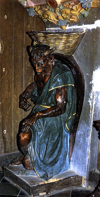 dvstatue.jpg (77296 bytes)