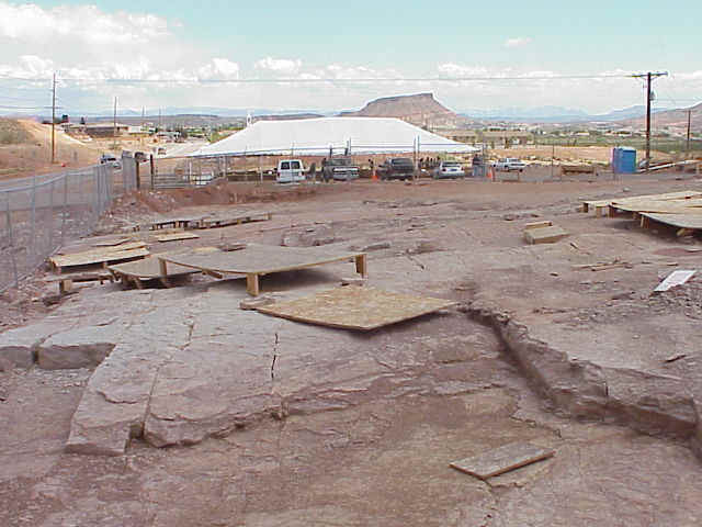 excavation01.JPG (68484 bytes)