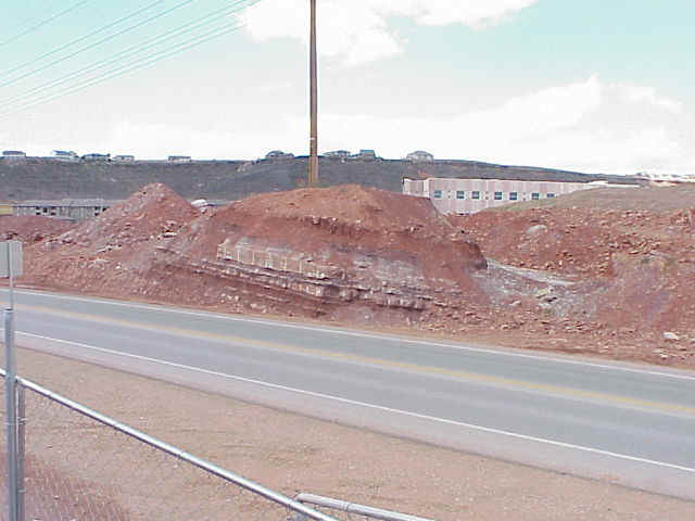 outcrop01.JPG (54212 bytes)